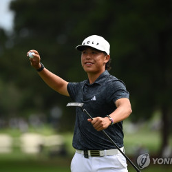 제프리 관, 골프공에 맞아 실명 위기…프로암에서의 불행한 사고