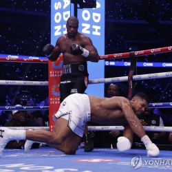 조슈아, 뒤부아에게 충격 KO패…영국 복싱의 미래는 뒤부아