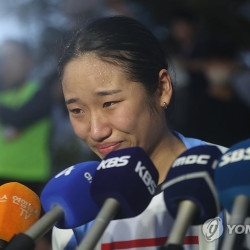 안세영, '배드민턴 사랑' 질문에 눈물…팬들 응원에 힘내