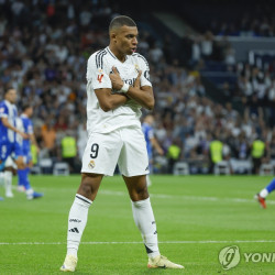 음바페, 공식전 5경기 연속 골…레알 마드리드 3-2 승리