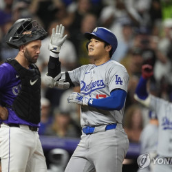 오타니, 시즌 54호 홈런과 57호 도루…MLB 역사에 남길 진기록 예약