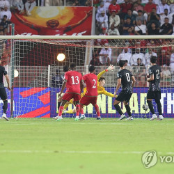 홍명보호의 수비 불안 어쩌나...김민재, 짝궁 찾기 어렵네