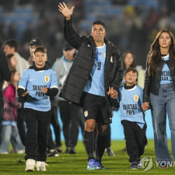 수아레스, 세계 최고의 FW...호날두, 메시와 세대만 달랐다면 No.1 선수