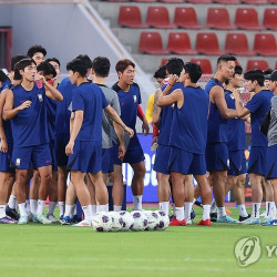 오만 팬들의 열렬한 응원 속에서 맞붙는 한국과 오만...무더위 속 훈련, 홍명보 감독의 전략은?