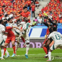 중국 축구대표팀 수적 우위에도 사우디에 패배...계속되는 중국의 고전