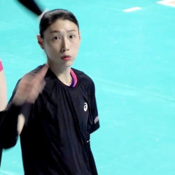 김연경 사진 찍다가 공에 맞은 사람