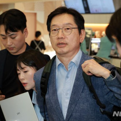 영국 출국 김경수 정치 국민에 희망줘야…정치인으로서 깊이 성찰