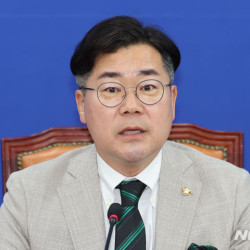 박찬대, '윤 통화' 해명에 합법적이라면 왜 오리발 내밀었나