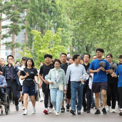 시민들과 산책 김동연, 오늘 하루 기억, 귀한 말씀 가슴에