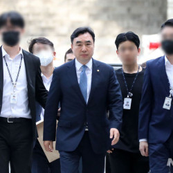 검찰, '윤관석 입법 로비 뇌물 의혹' 기업인 소환