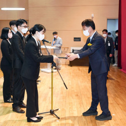 지자체 여성공무원 비중, 절반 넘어 '남성 첫 추월'…간부급은 18.8%뿐