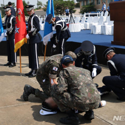 공군 의장대 병사 2명, F-4E 팬텀 퇴역식 리허설 중 쓰러져