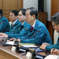 한 총리 의업에 무제한 자유 허용될 수 없어 무기한 휴진 서울의대 강력 비판