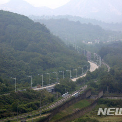 북, 금강산 이어지는 동해선 철도 선로도 철거 동향